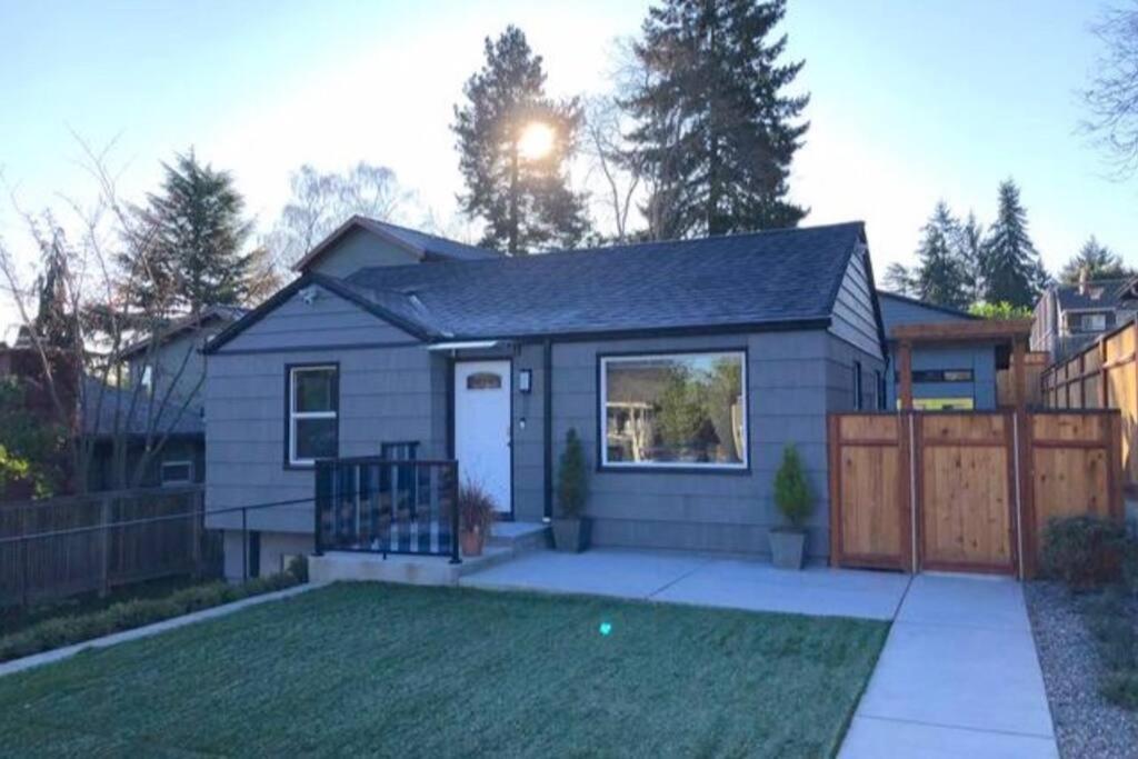 Cozy Crown Hill Carkeek Cottage W/3 Beds, Full Kitchen & Backyard In North Σιάτλ Εξωτερικό φωτογραφία